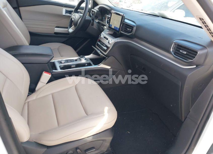 Photo 5 of 2024 Ford Explorer XLT (VIN 1FMSK8DH1RGA34725)