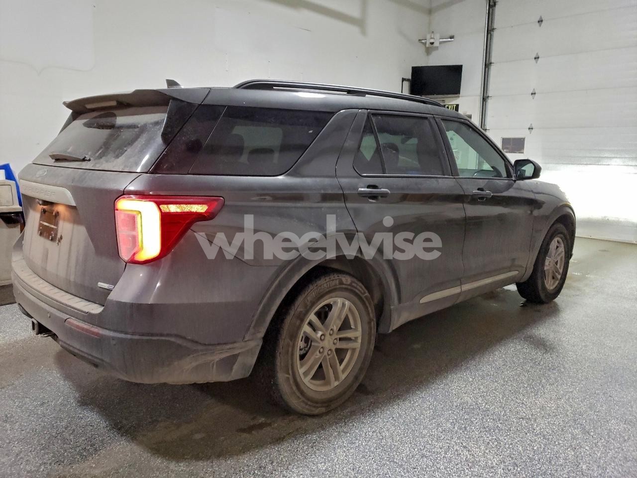 Photo 3 of 2020 FORD EXPLORER XLT (VIN 1FMSK8DH2LGB06670)