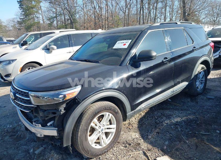 Photo 2 of 2020 Ford Explorer XLT (VIN 1FMSK8DH2LGB64830)