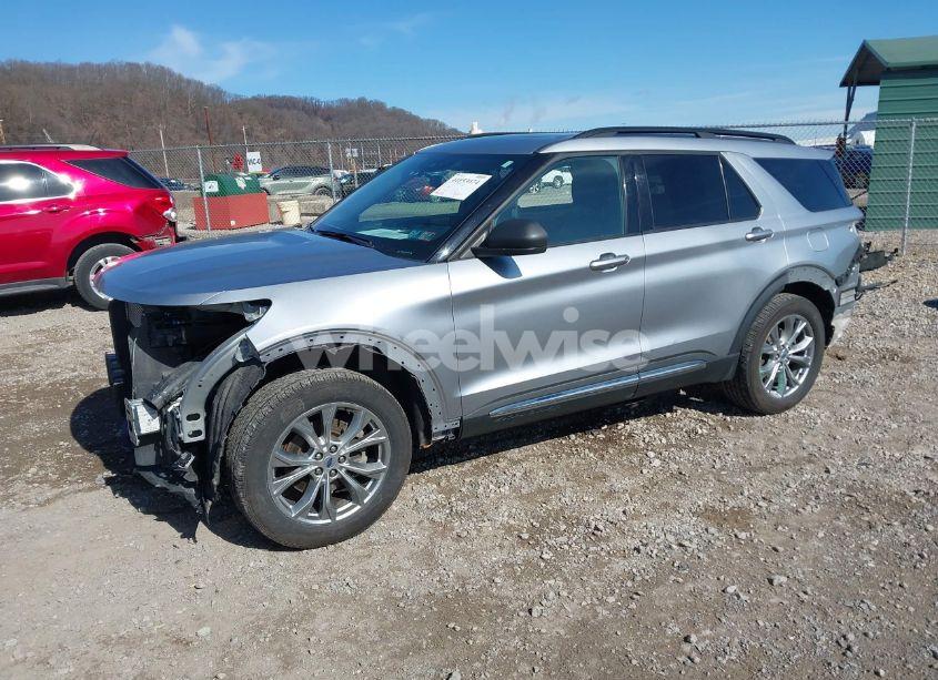 Photo 2 of 2020 Ford Explorer XLT (VIN 1FMSK8DH2LGC23794)