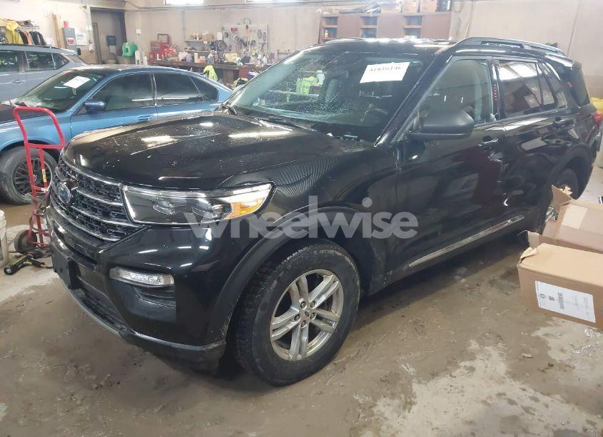 Photo 2 of 2021 Ford Explorer XLT (VIN 1FMSK8DH2MGA45693)