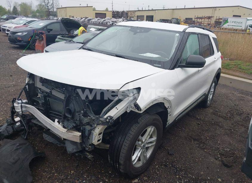 Photo 2 of 2021 Ford Explorer XLT (VIN 1FMSK8DH2MGA81156)