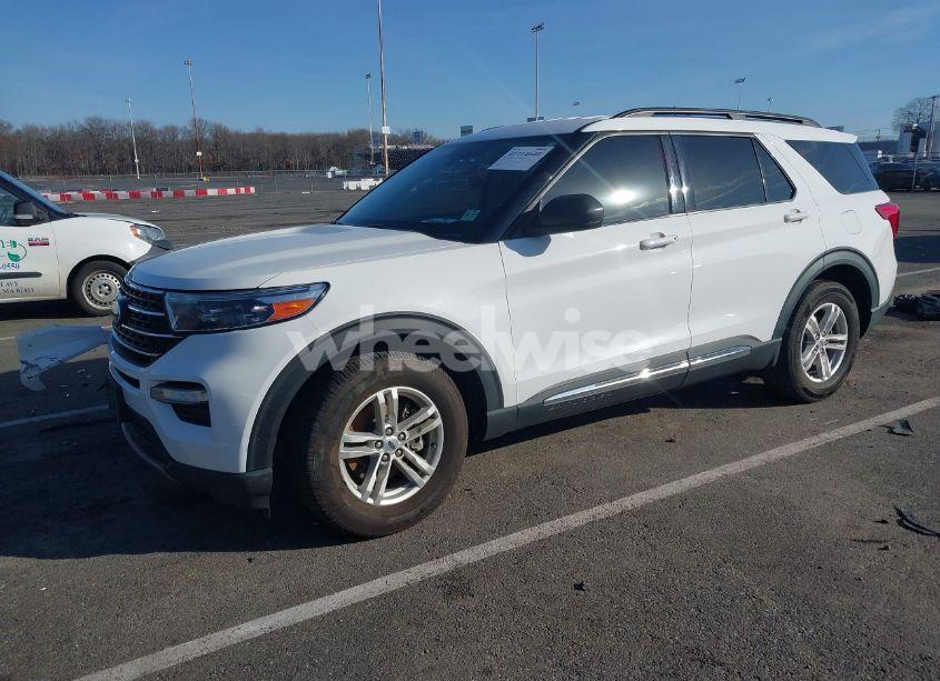 Photo 2 of 2022 Ford Explorer XLT (VIN 1FMSK8DH2NGA52242)