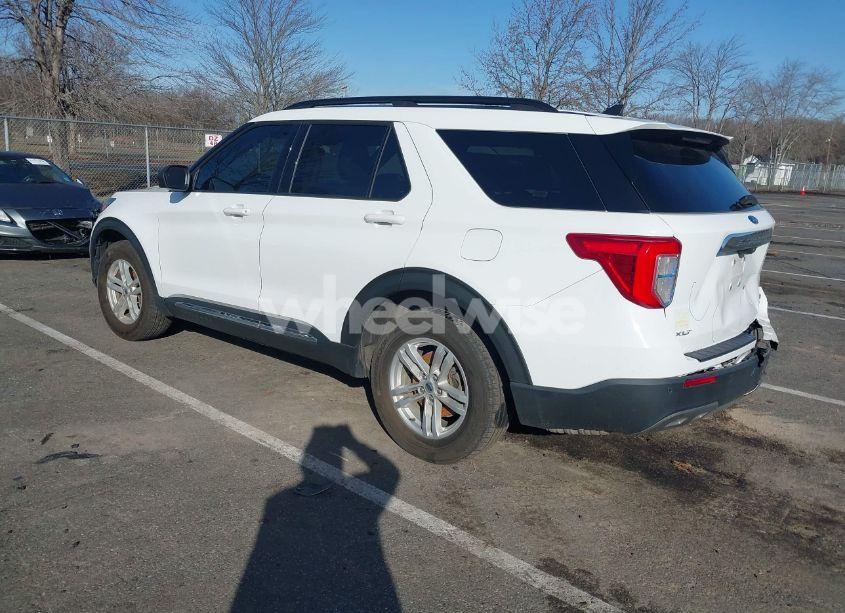 Photo 3 of 2022 Ford Explorer XLT (VIN 1FMSK8DH2NGA52242)