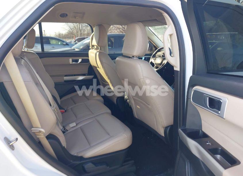 Photo 8 of 2022 Ford Explorer XLT (VIN 1FMSK8DH2NGA52242)