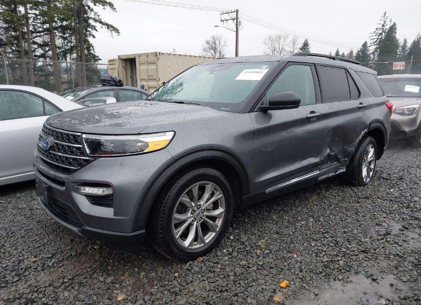 Photo 2 of 2023 Ford Explorer XLT (VIN 1FMSK8DH2PGC27947)