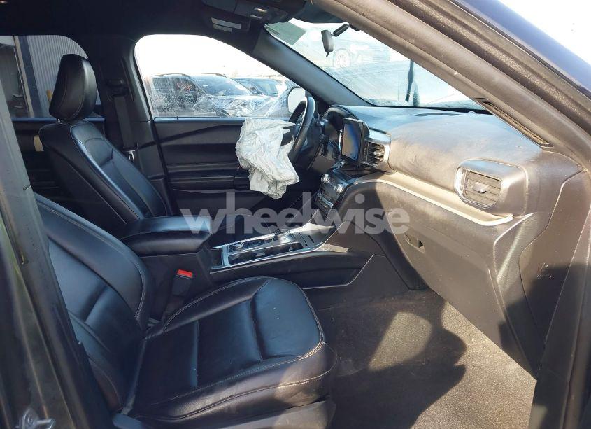 Photo 5 of 2020 Ford Explorer XLT (VIN 1FMSK8DH3LGC08642)