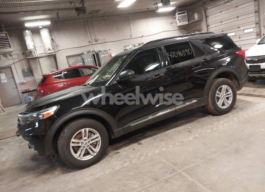 Photo 2 of 2021 Ford Explorer XLT (VIN 1FMSK8DH3MGA51843)