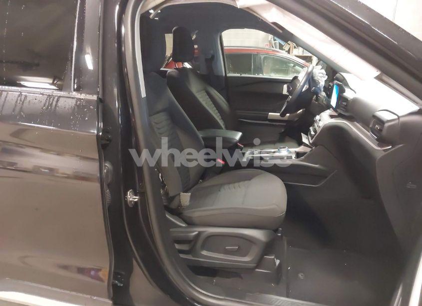 Photo 5 of 2021 Ford Explorer XLT (VIN 1FMSK8DH3MGA51843)