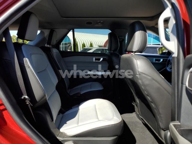 Photo 3 of 2021 FORD EXPLORER XLT (VIN 1FMSK8DH3MGC46034)