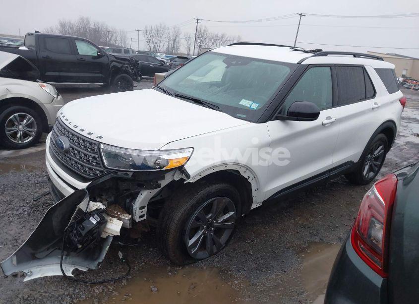 Photo 2 of 2022 Ford Explorer XLT (VIN 1FMSK8DH3NGA23462)