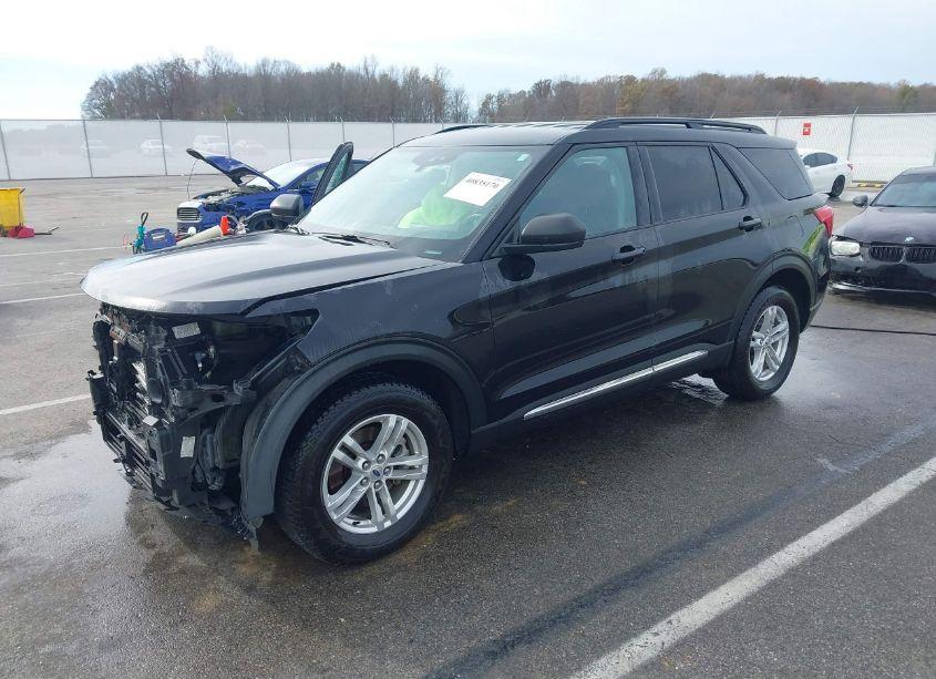 Photo 2 of 2022 Ford Explorer XLT (VIN 1FMSK8DH3NGA26409)