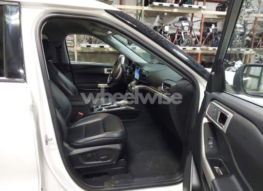 Photo 5 of 2022 Ford Explorer XLT (VIN 1FMSK8DH3NGA44098)