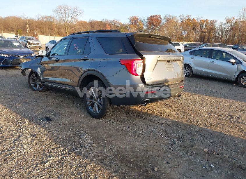 Photo 3 of 2022 Ford Explorer XLT (VIN 1FMSK8DH3NGA70054)