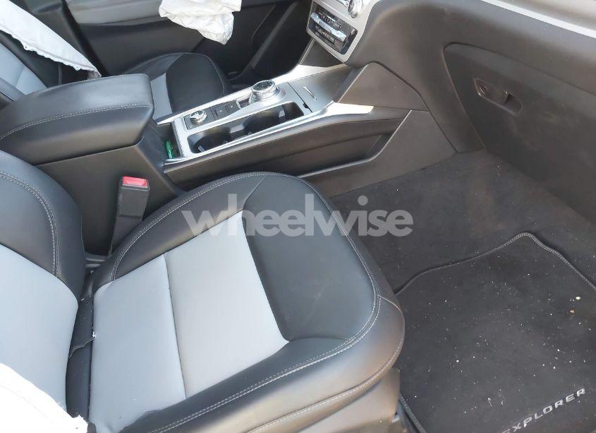 Photo 5 of 2022 Ford Explorer XLT (VIN 1FMSK8DH3NGA70054)
