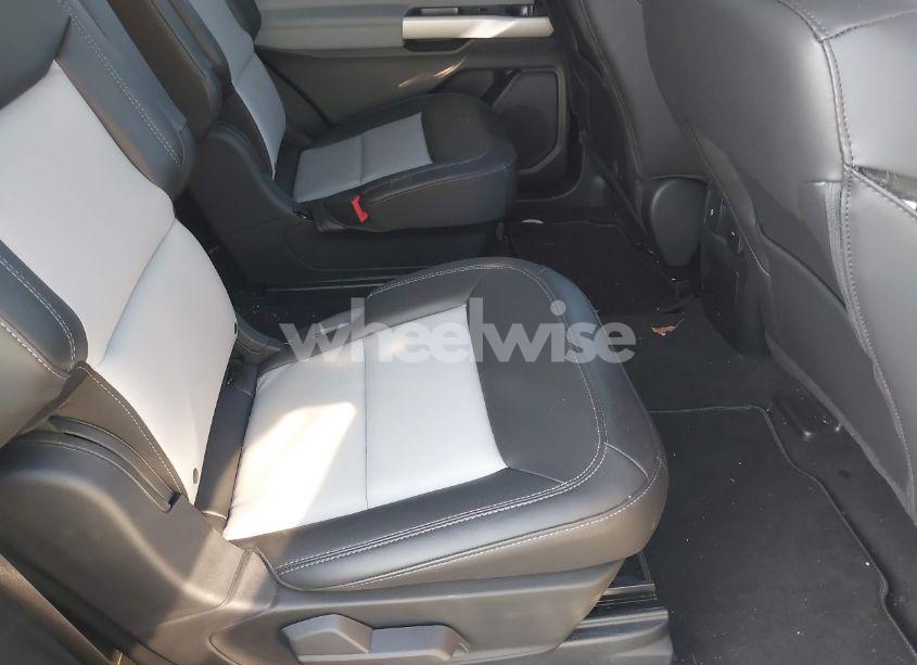 Photo 8 of 2022 Ford Explorer XLT (VIN 1FMSK8DH3NGA70054)