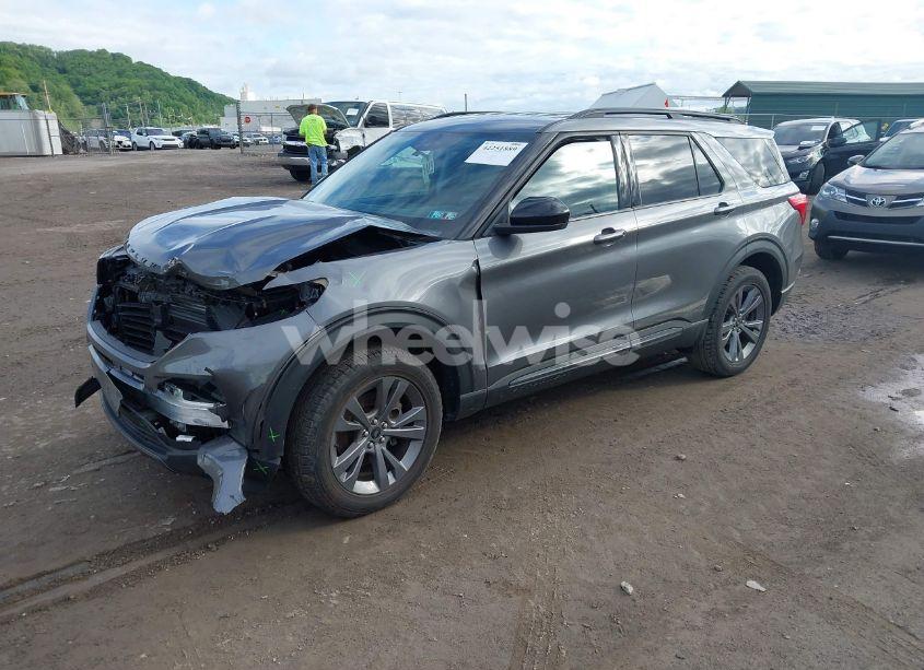 Photo 2 of 2022 Ford Explorer XLT (VIN 1FMSK8DH3NGA98100)