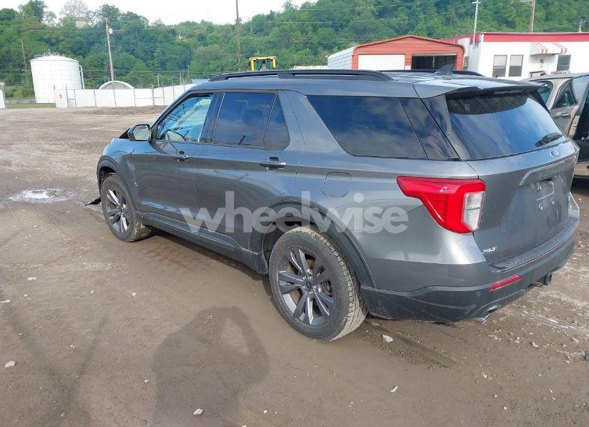 Photo 3 of 2022 Ford Explorer XLT (VIN 1FMSK8DH3NGA98100)