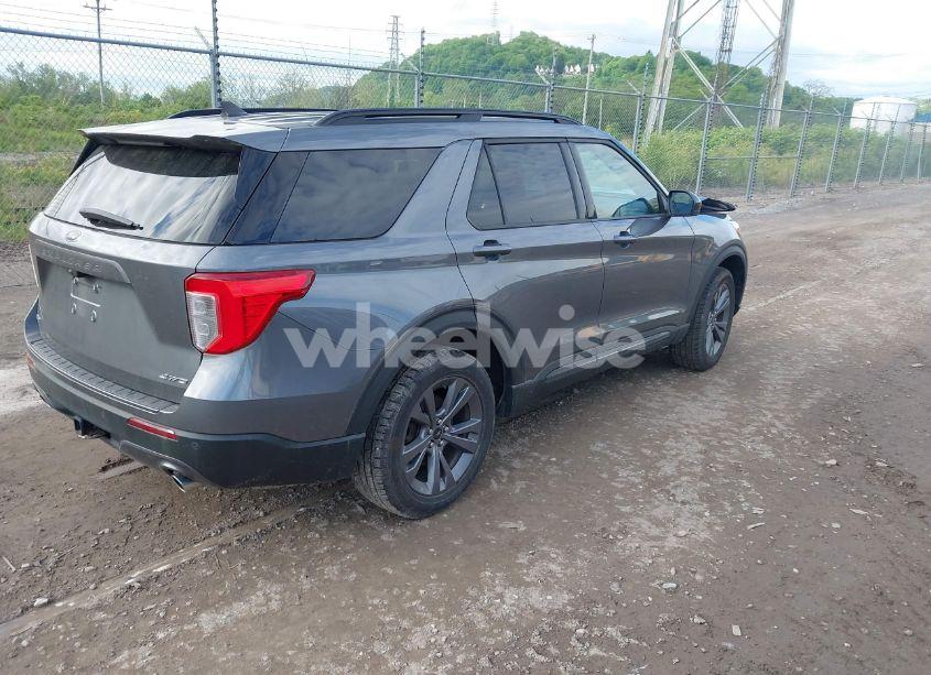 Photo 4 of 2022 Ford Explorer XLT (VIN 1FMSK8DH3NGA98100)