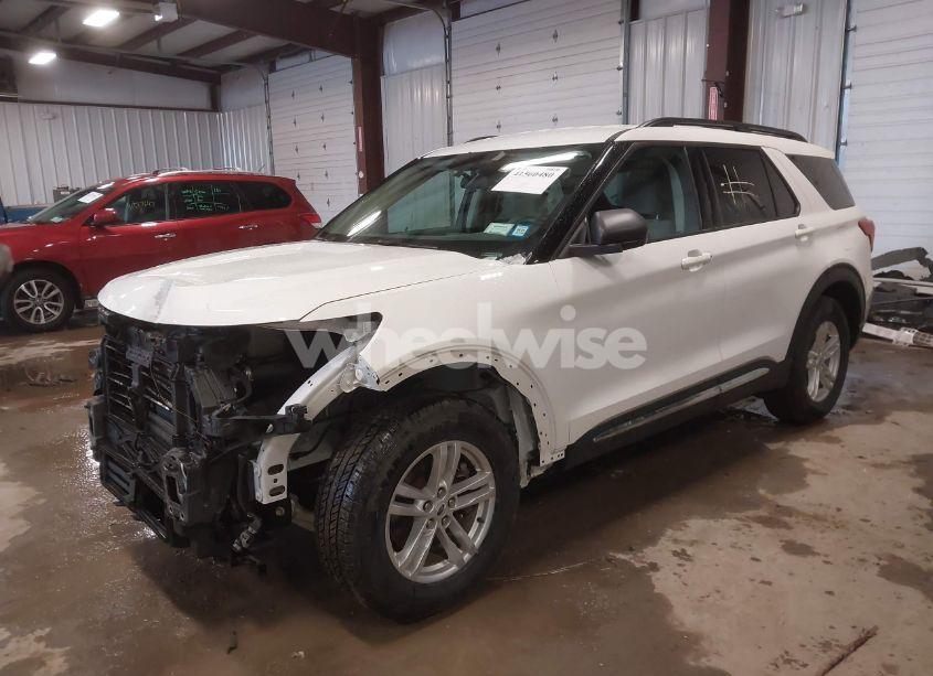 Photo 2 of 2022 Ford Explorer XLT (VIN 1FMSK8DH3NGC11799)