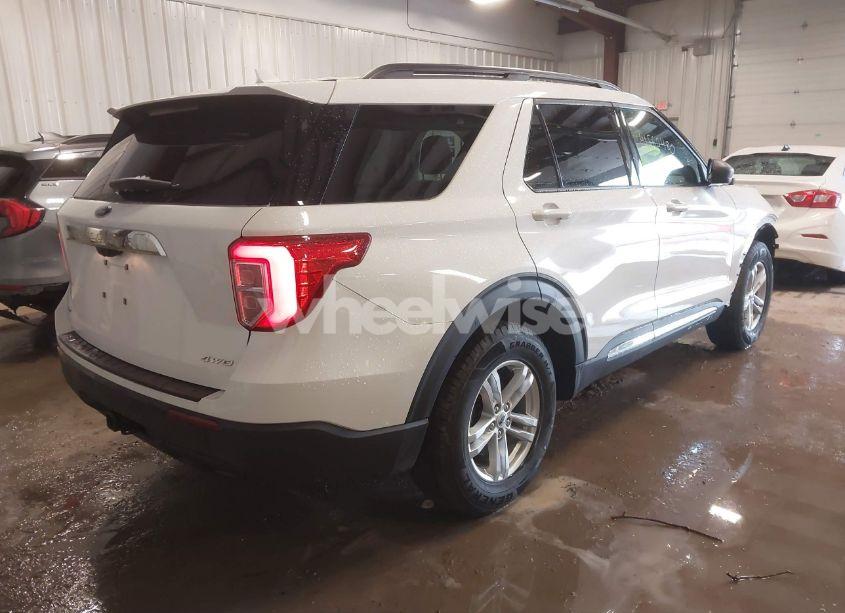 Photo 4 of 2022 Ford Explorer XLT (VIN 1FMSK8DH3NGC11799)