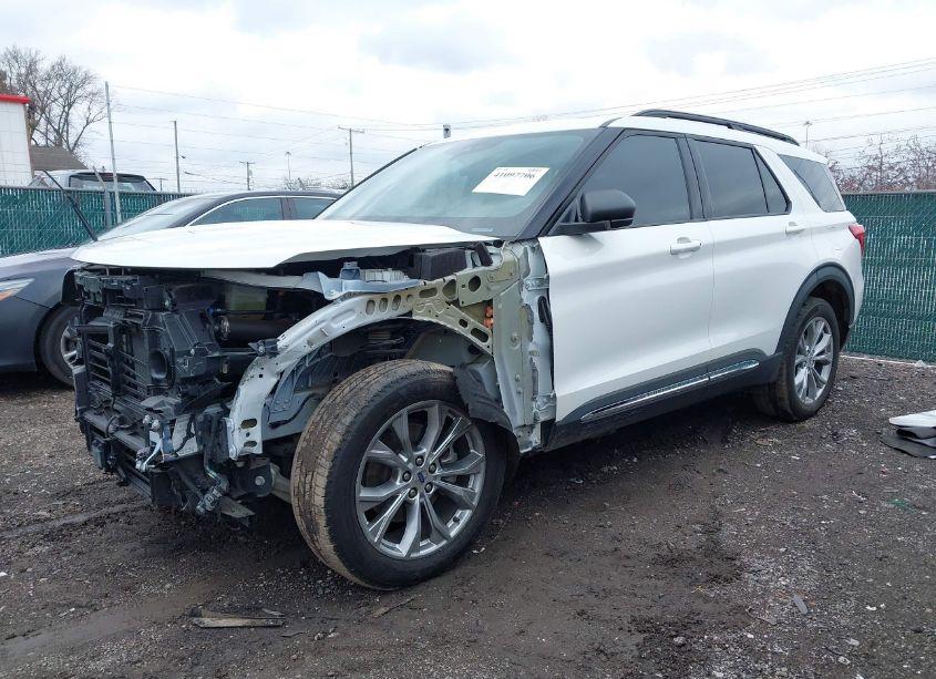 Photo 2 of 2023 Ford Explorer XLT (VIN 1FMSK8DH3PGA74575)