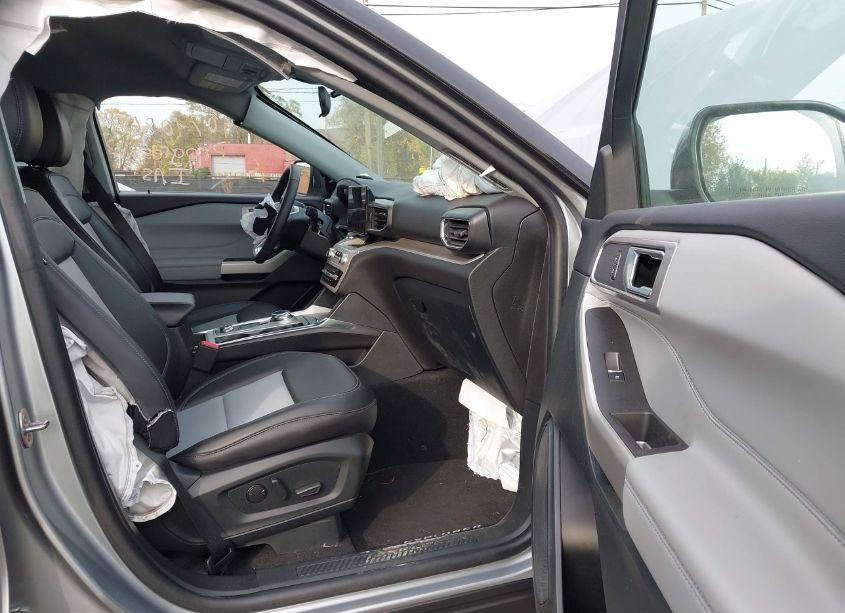 Photo 5 of 2024 Ford Explorer XLT (VIN 1FMSK8DH3RGA17652)