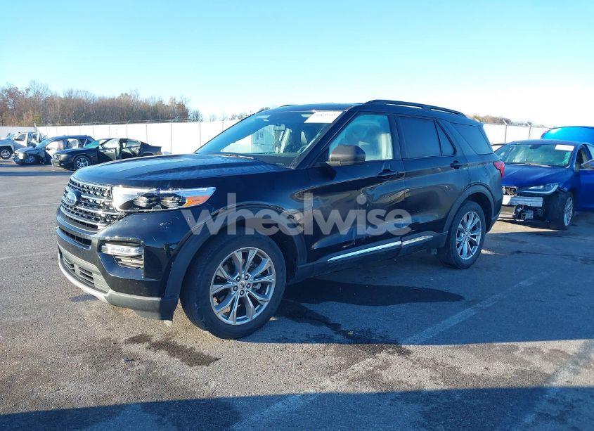 Photo 2 of 2021 Ford Explorer XLT (VIN 1FMSK8DH4MGA13621)