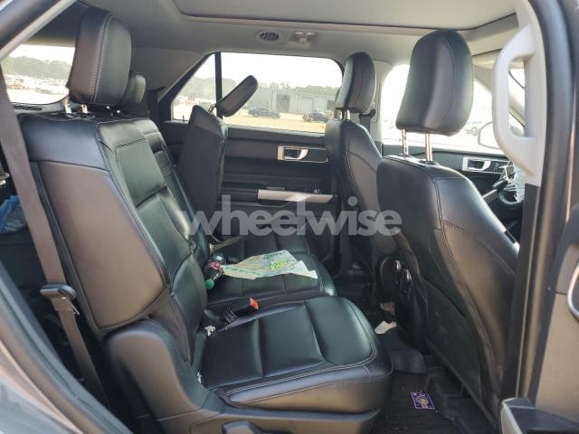 Photo 3 of 2021 FORD EXPLORER XLT (VIN 1FMSK8DH4MGC04195)