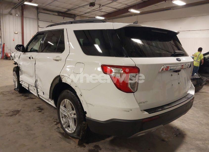 Photo 3 of 2022 Ford Explorer XLT (VIN 1FMSK8DH4NGB05636)