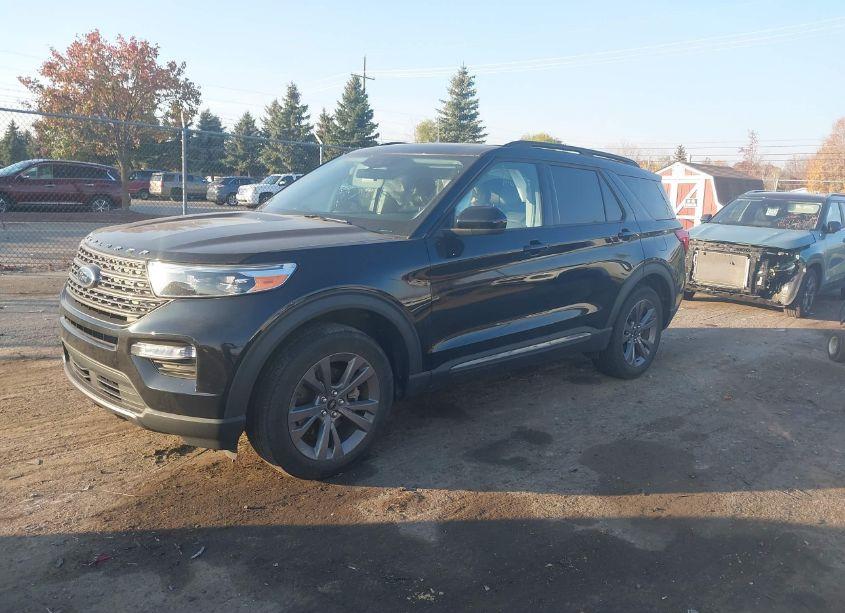 Photo 2 of 2022 Ford Explorer XLT (VIN 1FMSK8DH4NGB52715)