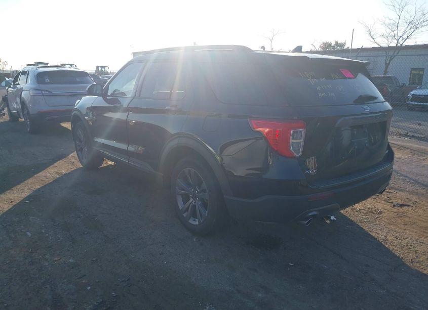 Photo 3 of 2022 Ford Explorer XLT (VIN 1FMSK8DH4NGB52715)