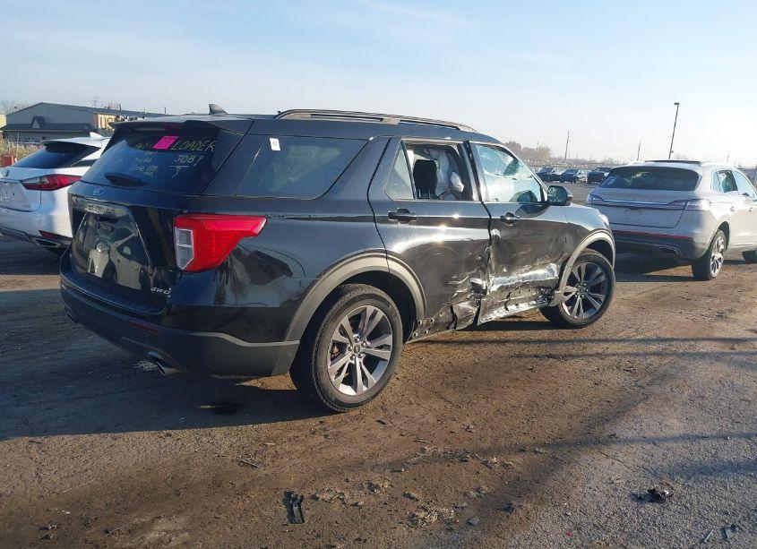 Photo 4 of 2022 Ford Explorer XLT (VIN 1FMSK8DH4NGB52715)