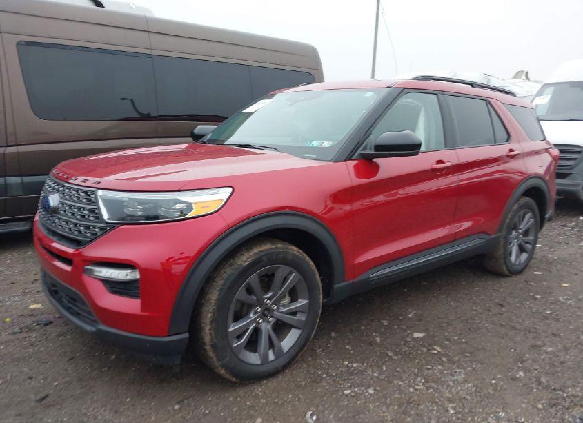 Photo 2 of 2022 Ford Explorer XLT (VIN 1FMSK8DH4NGC08152)