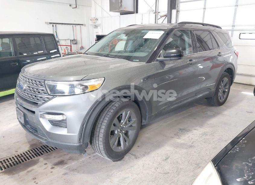 Photo 2 of 2023 Ford Explorer XLT (VIN 1FMSK8DH4PGB32936)