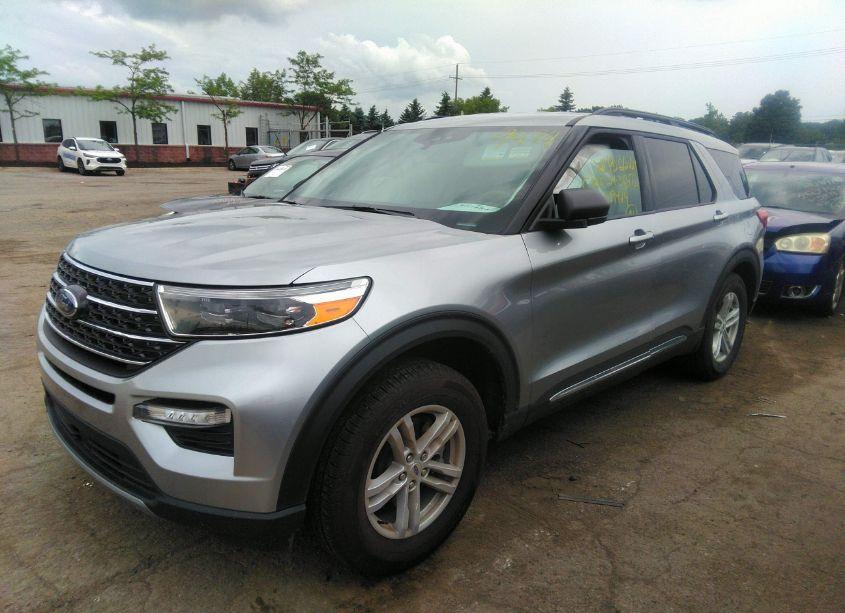 Photo 2 of 2024 Ford Explorer XLT (VIN 1FMSK8DH4RGA19474)