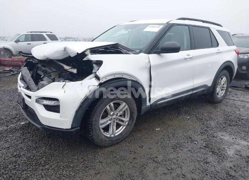 Photo 2 of 2020 Ford Explorer XLT (VIN 1FMSK8DH5LGB06632)