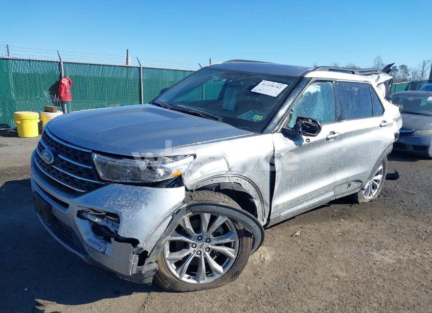 Photo 2 of 2021 Ford Explorer XLT (VIN 1FMSK8DH5MGA10162)
