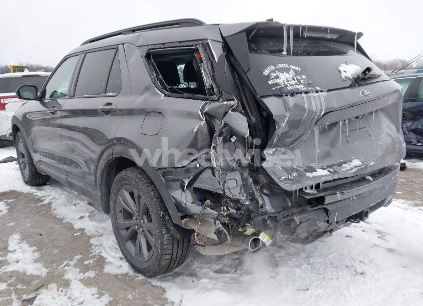 Photo 3 of 2021 Ford Explorer XLT (VIN 1FMSK8DH5MGA14163)