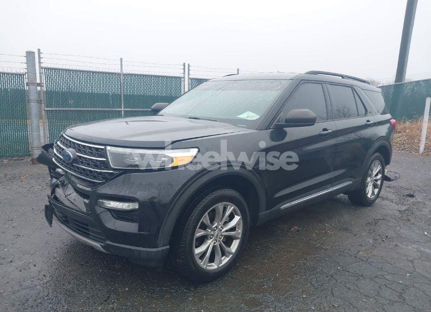 Photo 2 of 2021 Ford Explorer XLT (VIN 1FMSK8DH5MGC51378)