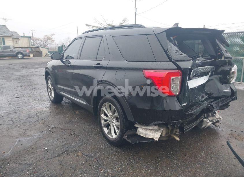 Photo 3 of 2021 Ford Explorer XLT (VIN 1FMSK8DH5MGC51378)