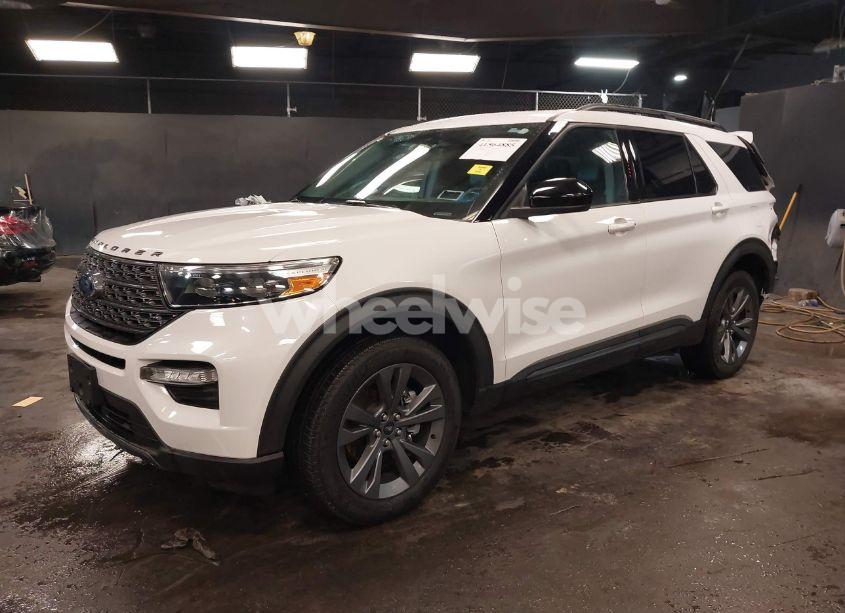 Photo 2 of 2022 Ford Explorer XLT (VIN 1FMSK8DH5NGA78656)