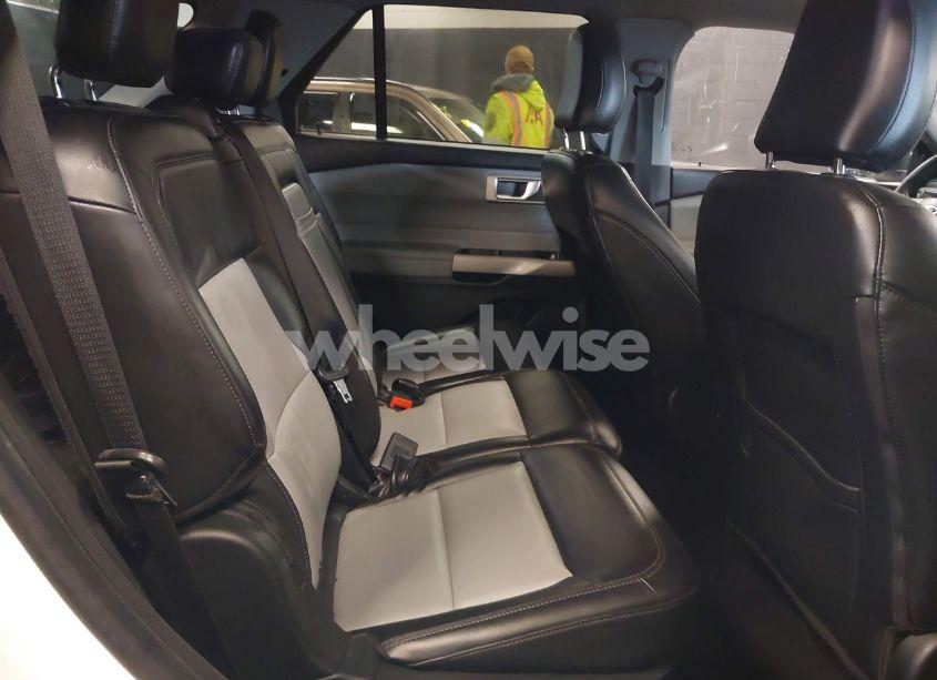 Photo 8 of 2022 Ford Explorer XLT (VIN 1FMSK8DH5NGA78656)