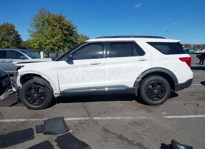 Photo 14 of 2020 Ford Explorer XLT (VIN 1FMSK8DH6LGA31987)