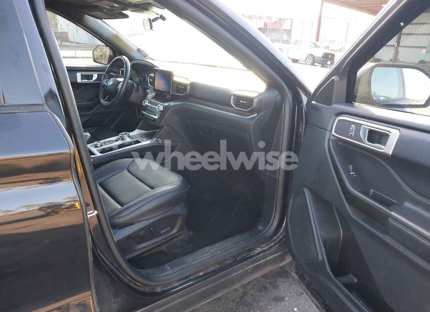 Photo 5 of 2020 Ford Explorer XLT (VIN 1FMSK8DH6LGC08196)