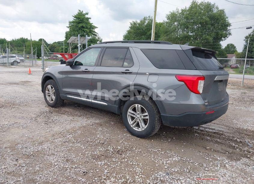 Photo 3 of 2021 Ford Explorer XLT (VIN 1FMSK8DH6MGB61804)
