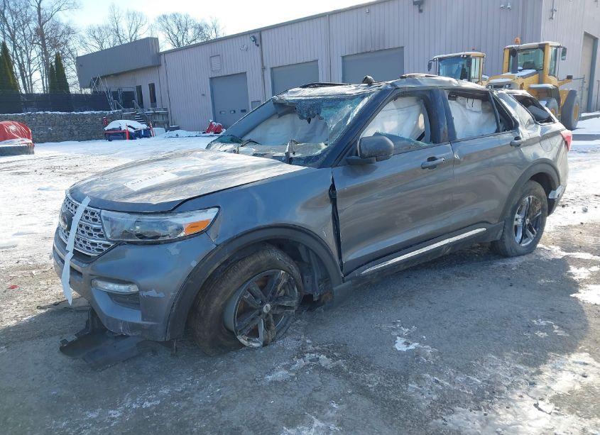 Photo 2 of 2021 Ford Explorer XLT (VIN 1FMSK8DH6MGC10922)