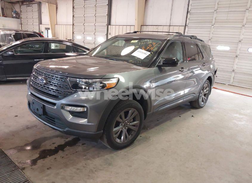 Photo 2 of 2022 Ford Explorer XLT (VIN 1FMSK8DH6NGA32866)