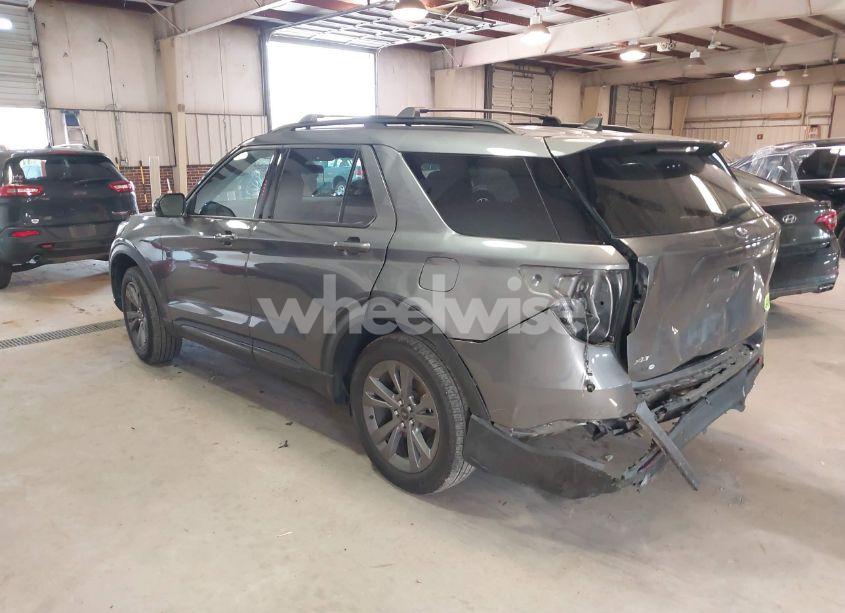 Photo 3 of 2022 Ford Explorer XLT (VIN 1FMSK8DH6NGA32866)