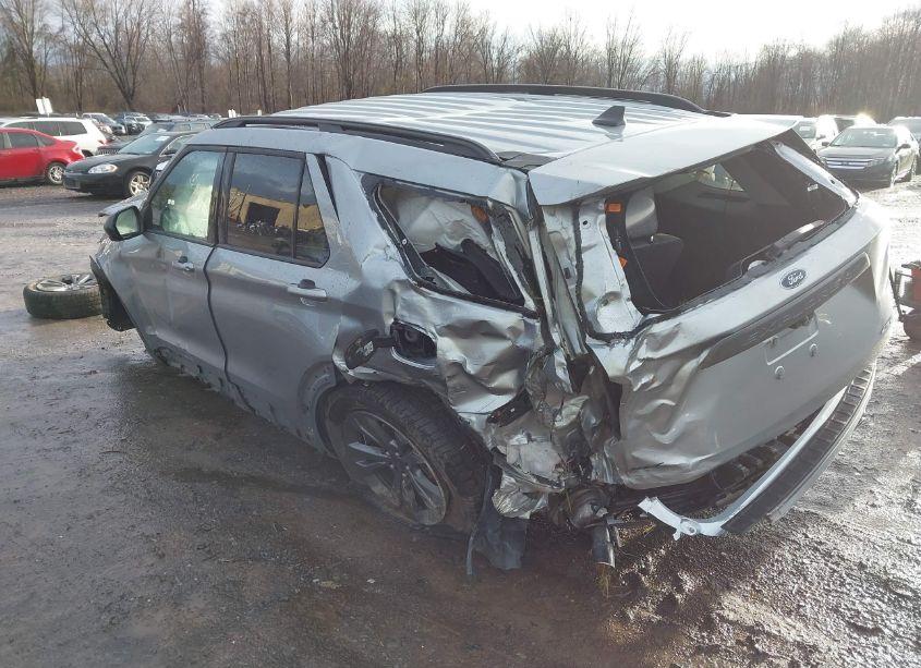 Photo 3 of 2022 Ford Explorer XLT (VIN 1FMSK8DH6NGB08344)